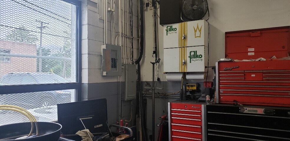 More Photos Of 3880 Industrial Ave, Rolling Meadows Auto Repair For Sale