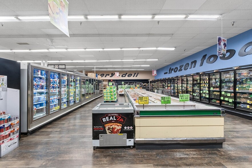 More Photos Of 2330 Menasha Ave, Manitowoc Supermarket For Sale