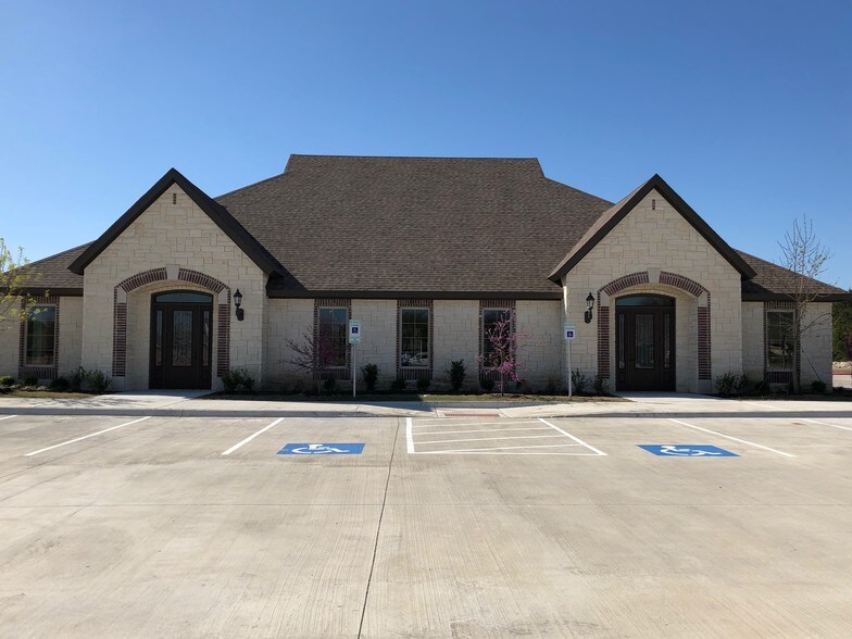 More Photos Of 918 E Pleasant Run Rd, Cedar Hill Medical For Lease