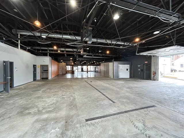 More Photos Of 419 N Walnut St, Bloomington Storefront For Sale