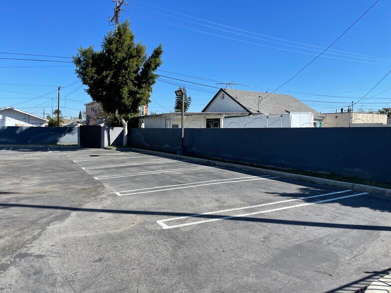 More Photos Of 961 W Compton Blvd, Compton Freestanding For Sale