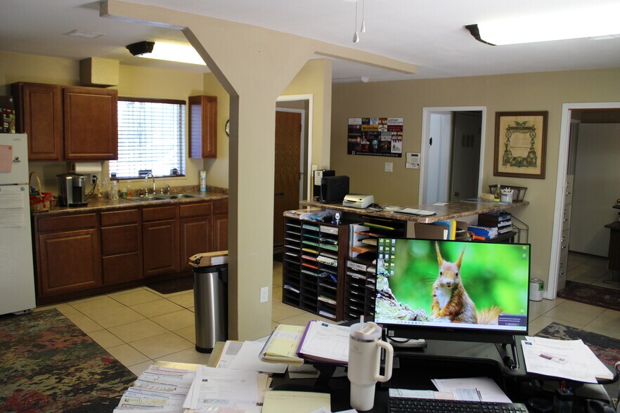 More Photos Of 3701 Vegas Dr, Las Vegas Office For Sale