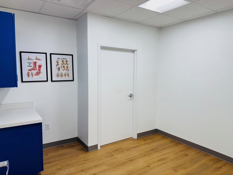 More Photos Of 603 W Broad St, Falls Church Storefront Retail Office For Lease