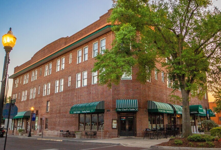 More Photos Of 99 W Plant St, Winter Garden Hotel For Sale