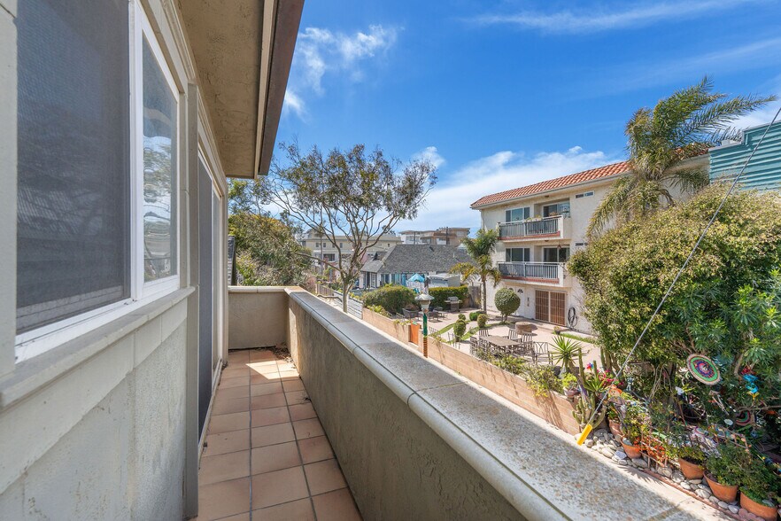 More Photos Of 40 24th pl, Venice Multifamily For Sale