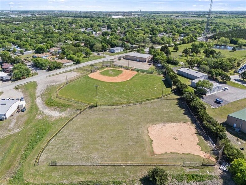 More Photos Of 505 County Line Rd, Rockwall Flex For Sale