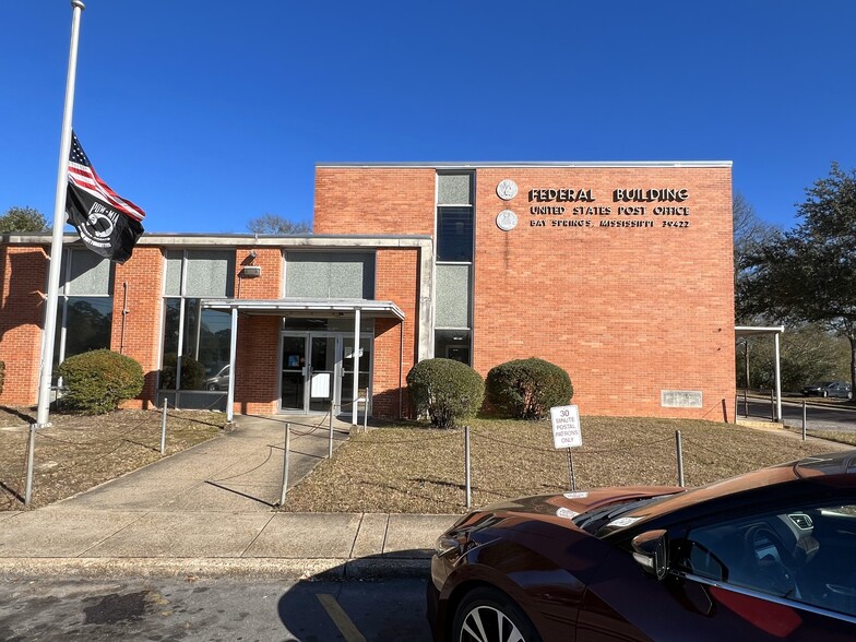 Primary Photo Of 14 N Third St, Bay Springs Post Office For Sale