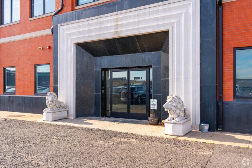 More Photos Of 500 Supor Blvd, Harrison Unknown For Lease