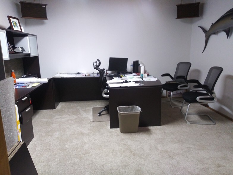 More Photos Of 5017 N Coolidge Dr, Tampa Warehouse For Lease