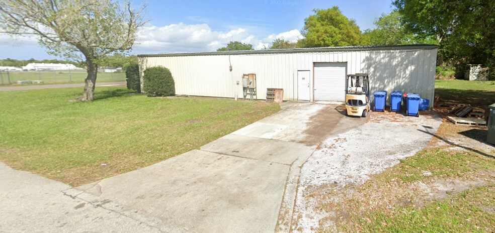 More Photos Of 205 N Mantor Ave, Titusville Light Distribution For Sale