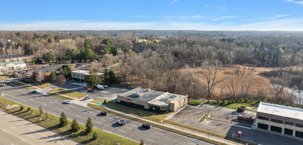 More Photos Of 2184 S Telegraph Rd, Bloomfield Hills Freestanding For Lease
