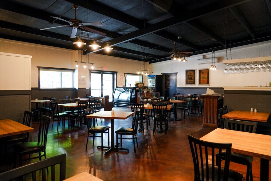 More Photos Of 210 W Railroad St, El Campo Service For Sale