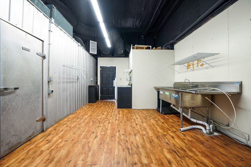 More Photos Of 75 N Waco St, Hillsboro General Retail For Lease