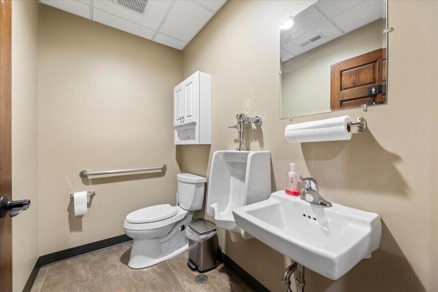 More Photos Of 100 E Broadway St, Council Bluffs Office For Sale