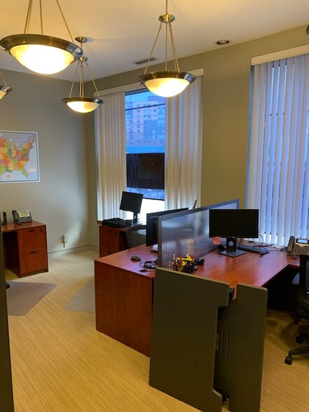 More Photos Of 760 N Ogden Ave, Chicago Office For Lease
