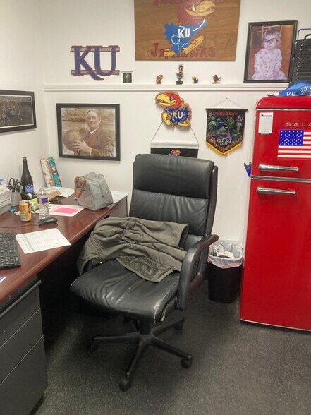 More Photos Of 935 S Iowa St, Lawrence Office For Lease