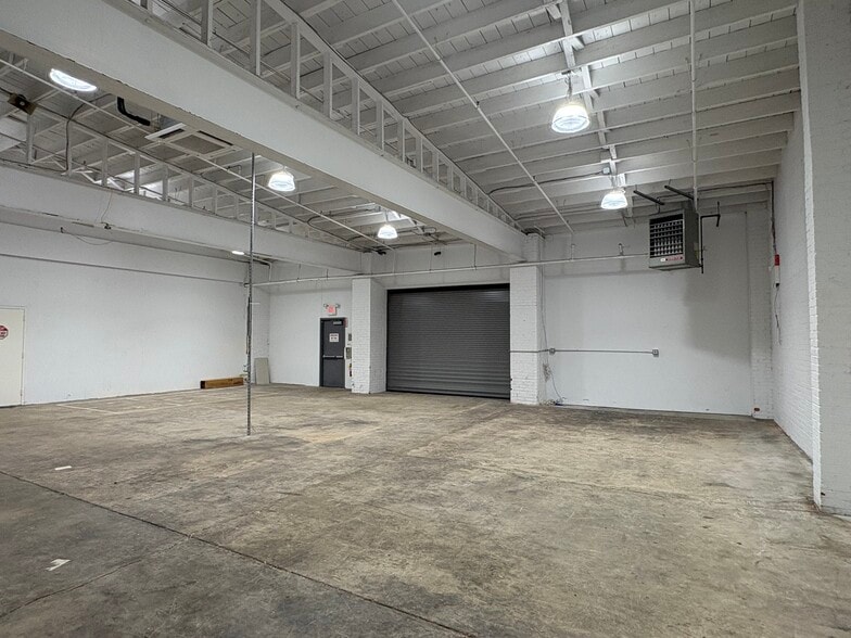 More Photos Of 482 Glenbrook Rd, Stamford Manufacturing For Lease