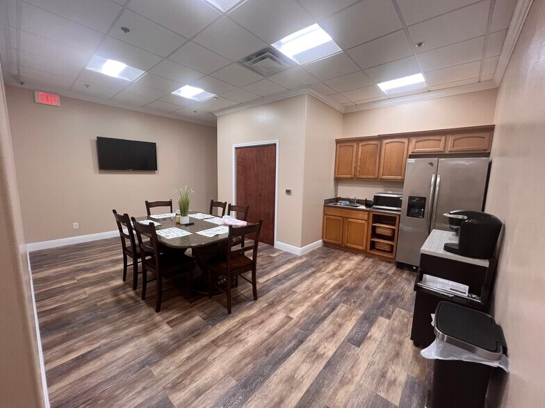 More Photos Of 3239 Old Winter Garden Rd, Orlando Flex For Sale