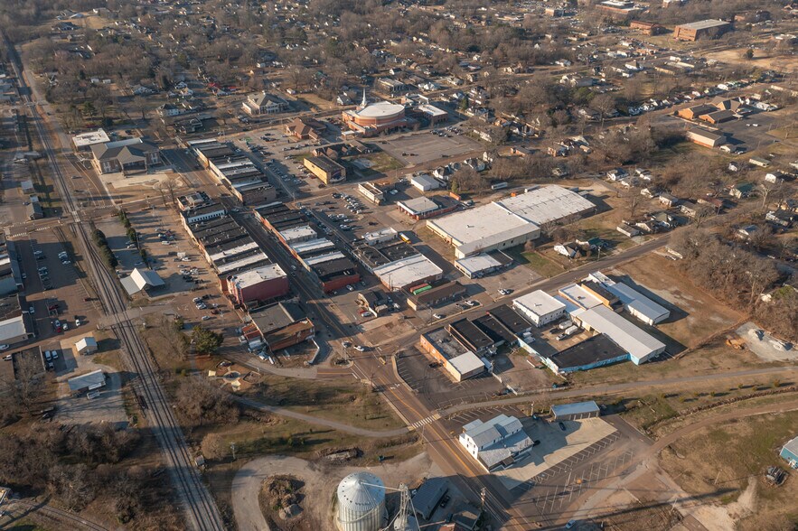 More Photos Of 115 Neal St, Martin General Retail For Sale