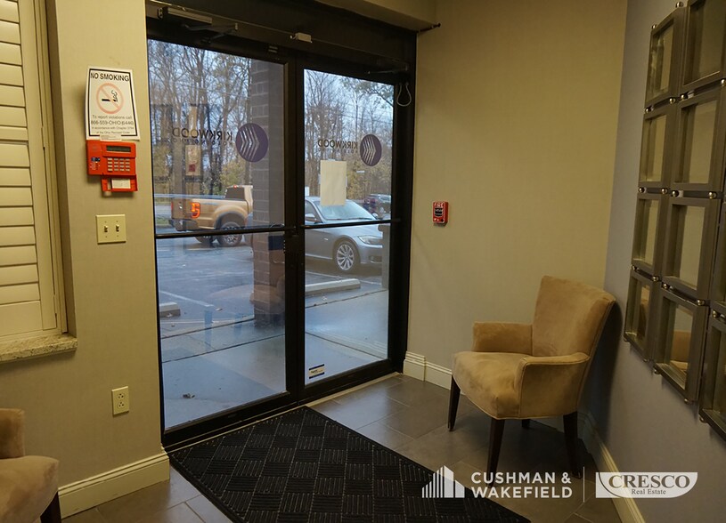 More Photos Of 1213-1385 Rockside Rd, Parma Flex For Sale