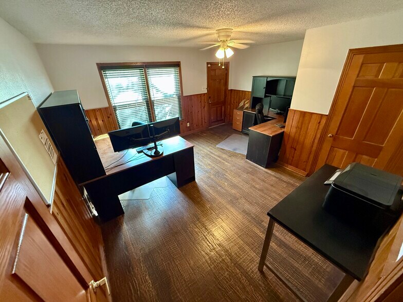 More Photos Of 513 S Tennessee St, McKinney Office For Sale