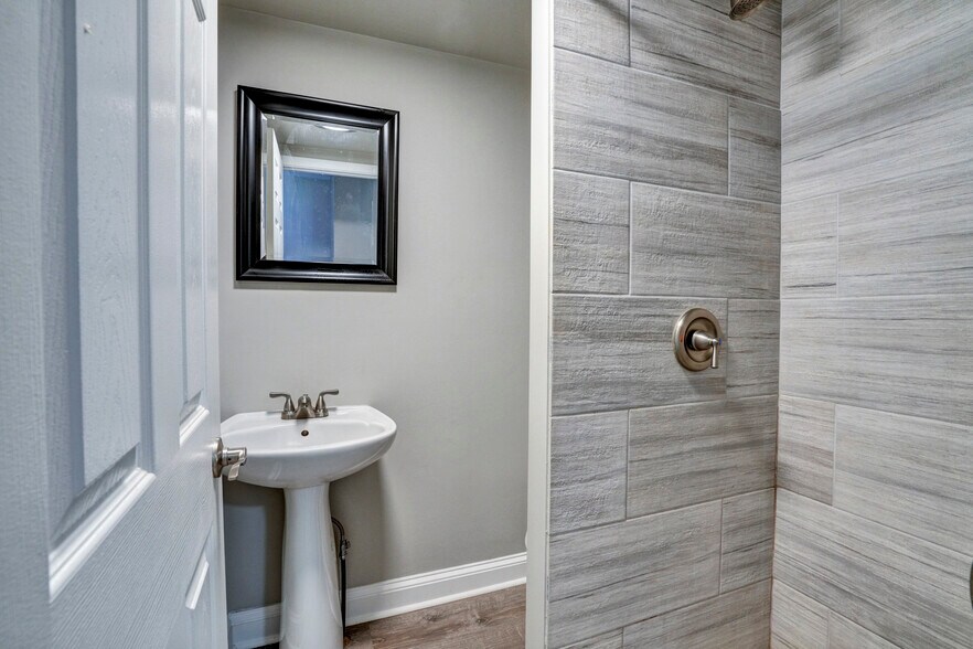 More Photos Of 36 Railroad St, Linfield Restaurant For Sale