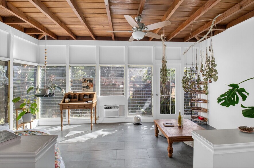 More Photos Of 825 N Federal Hwy, Delray Beach Storefront Retail Residential For Sale