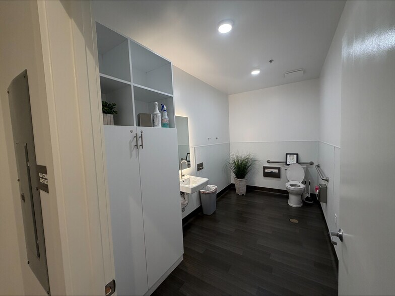 More Photos Of 8929 Madison Ave, Fair Oaks Freestanding For Lease