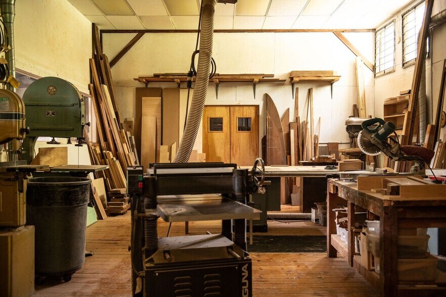 More Photos Of 33 Maple Ave, Claverack Flex For Sale