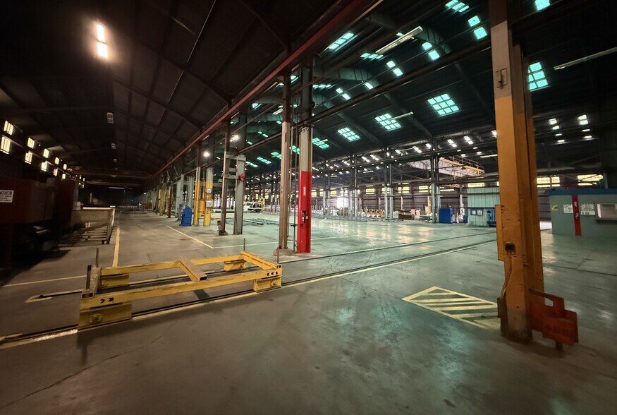 More Photos Of 1301-1345 E Lexington Ave, Pomona Warehouse For Sale