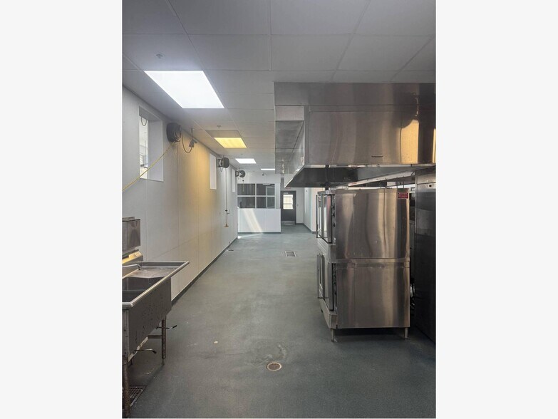 More Photos Of 2501 E President St, Savannah Food Processing For Lease