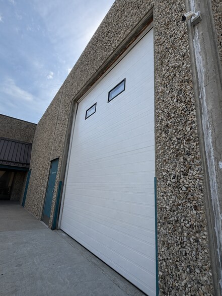 More Photos Of 52 129 Av NW, Edmonton Industrial For Lease