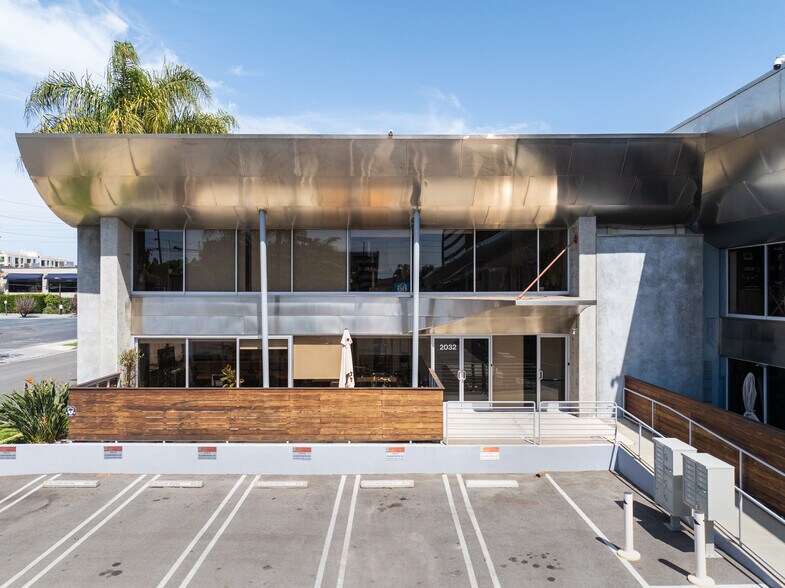 More Photos Of 2036-2048 Armacost Ave, Los Angeles Loft Creative Space For Lease