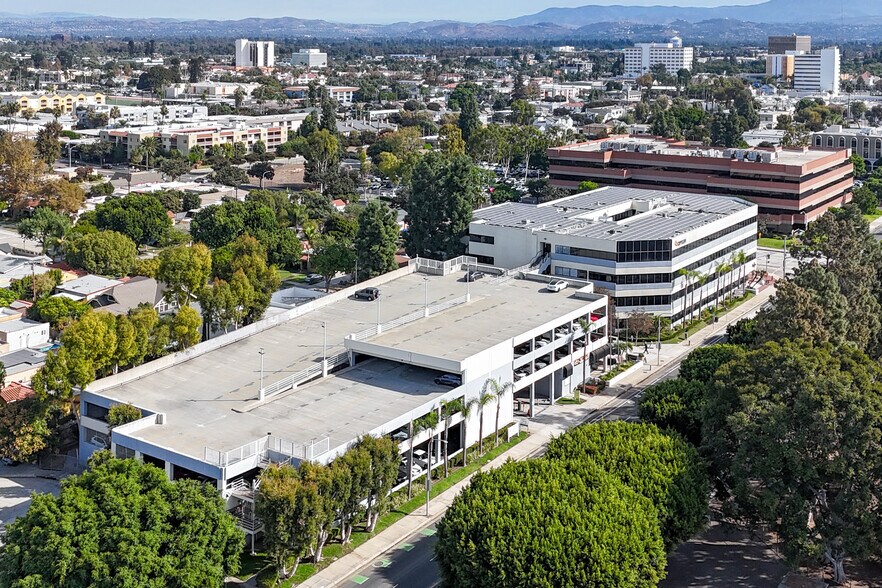More Photos Of 901 W Civic Center Dr, Santa Ana Office For Sale