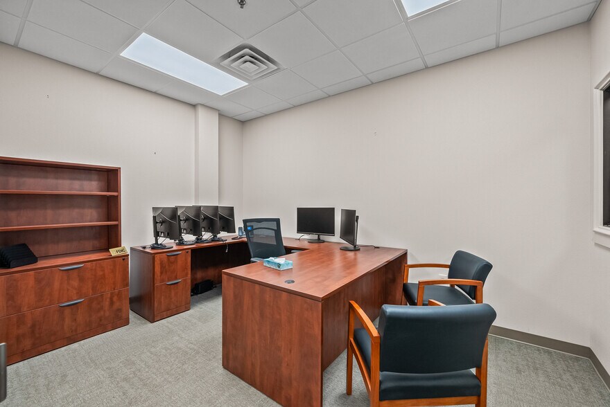 More Photos Of 7202 Slide Rd, Lubbock Medical For Lease