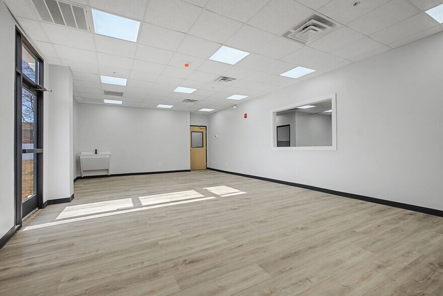 More Photos Of 207 Iris Dr, Hendersonville Daycare Center For Sale