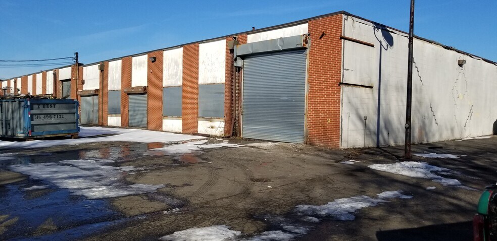 More Photos Of 55 Brook Ave, Deer Park Warehouse For Lease