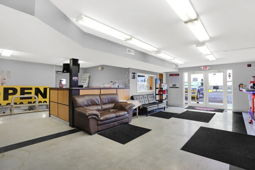 More Photos Of 1116 W County Road 450 N, Brazil Truck Terminal For Lease