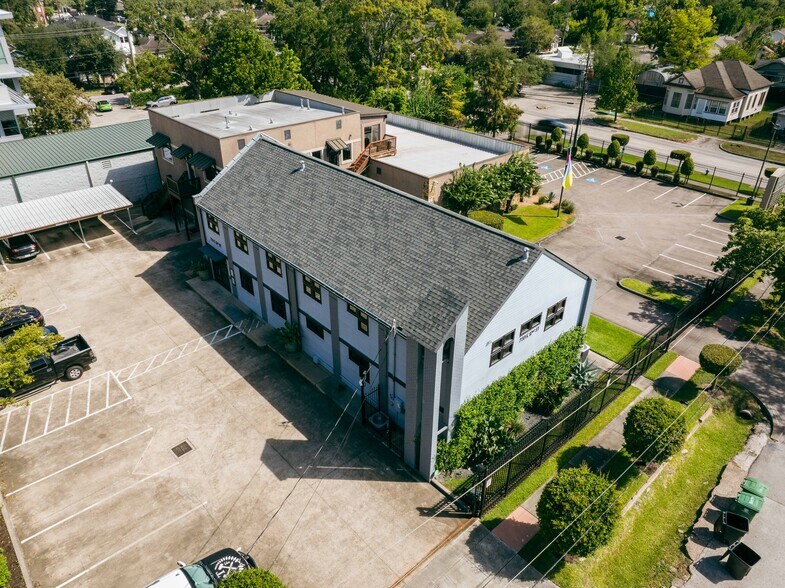 More Photos Of 733 E 12th 1/2 St, Houston Office For Sale