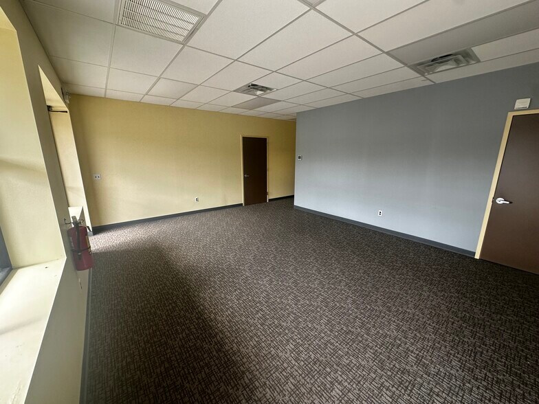 More Photos Of 1545 Ocean Ave, Bohemia Warehouse For Lease