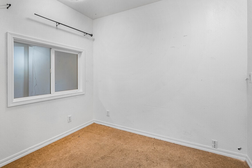 More Photos Of 1033 Avenue D, Snohomish Storefront For Lease