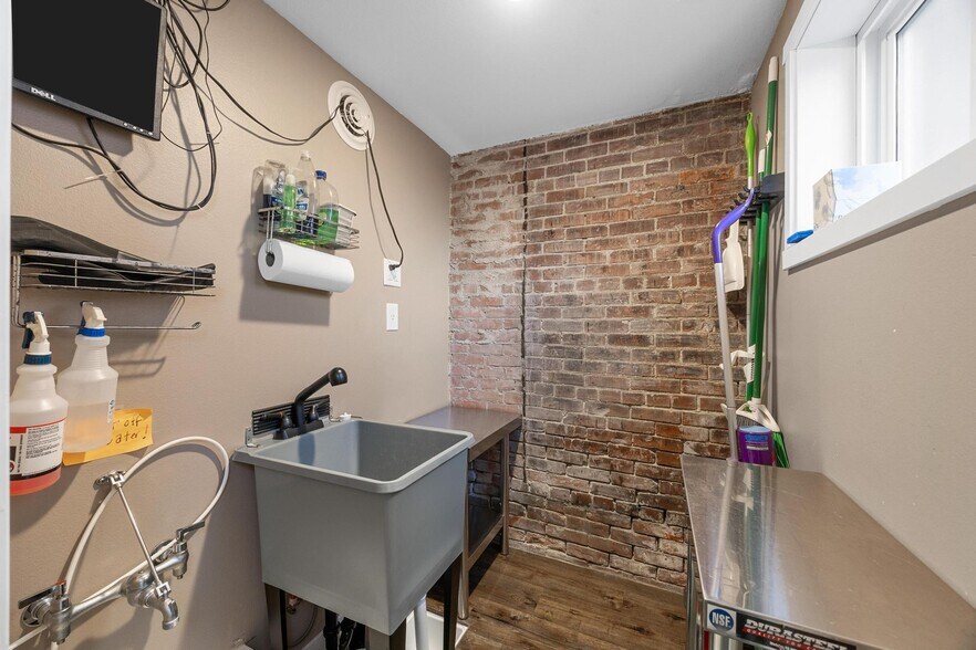 More Photos Of 116 W 5th St, Tipton Research And Development For Sale