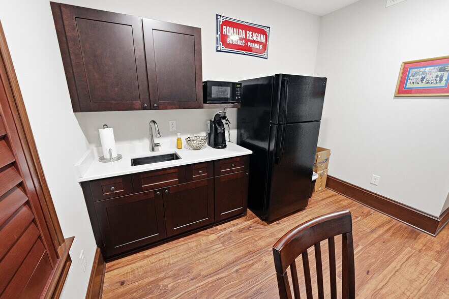 More Photos Of 207 Queen Elizabeth Ave, Manteo Storefront Retail Residential For Sale