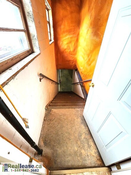 More Photos Of 37 E Victoria St, North Huron Sports And Entertainment For Lease