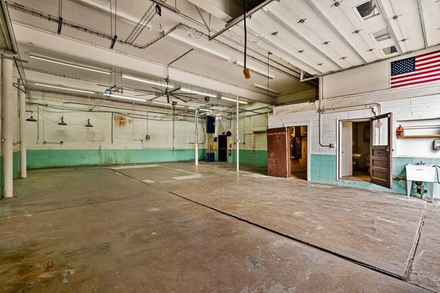 More Photos Of 520 Washington Ave, Dravosburg Warehouse For Sale