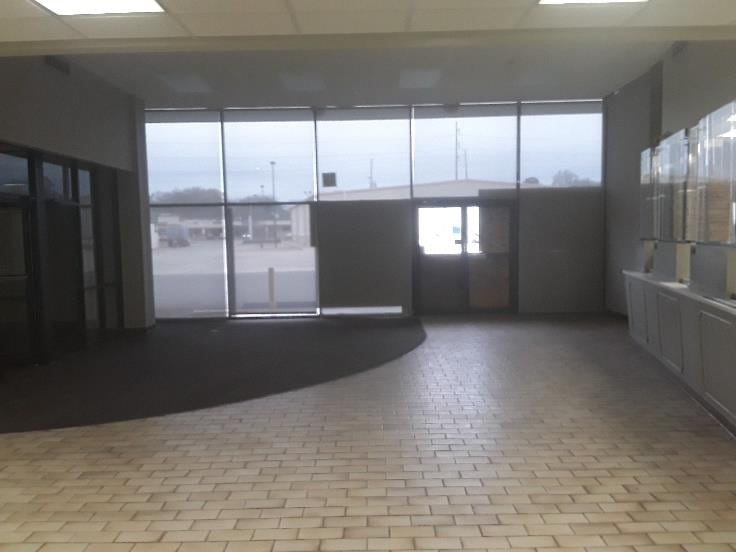 More Photos Of 5836 Mansfield Rd, Shreveport Bank For Sale