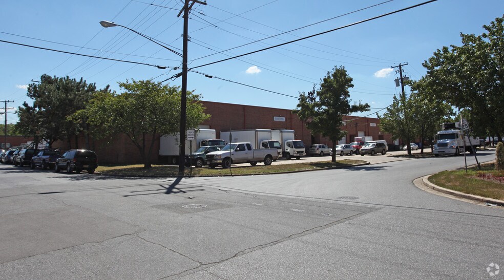 More Photos Of 5345-5353 46th Ave, Edmonston Warehouse For Lease