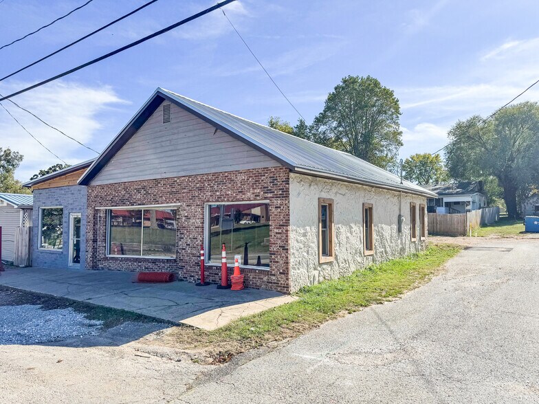 Primary Photo Of 203-235 E Pickens Rd, Pea Ridge Freestanding For Sale