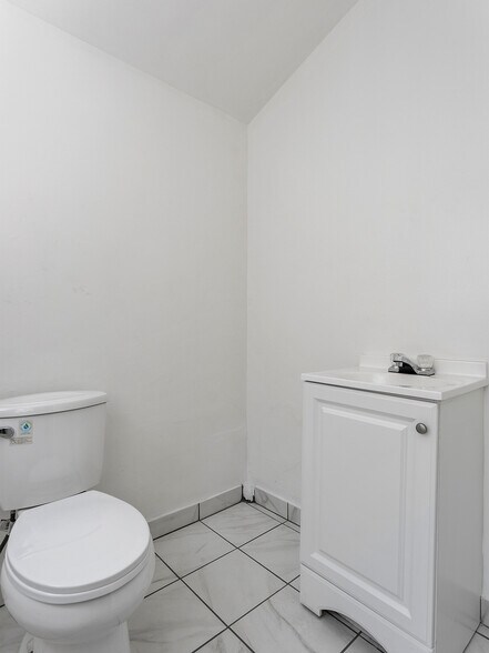 More Photos Of 10746 Magnolia Blvd, North Hollywood Medical For Sale