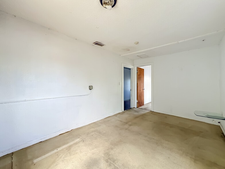 More Photos Of 180 S County Road 427, Longwood General Retail For Sale